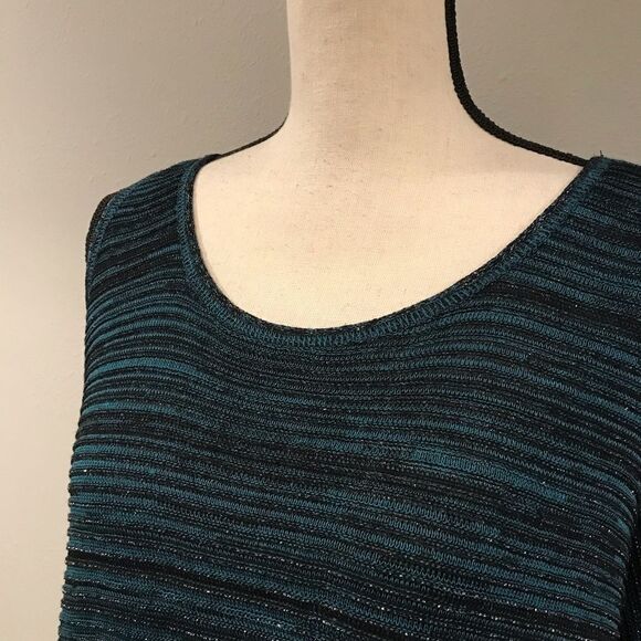 Loose fit short sleeve cold shoulder sweater - Picture 2 of 9